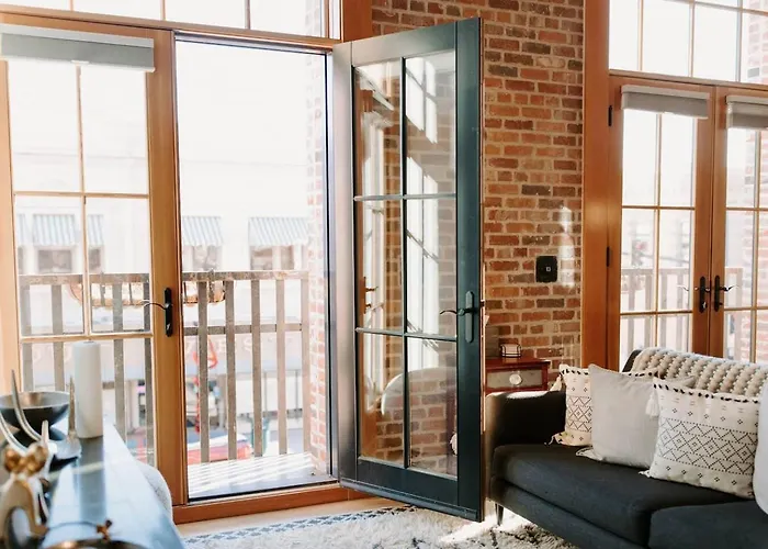 Chic 3br Industrial Loft Main St W Garage Holiday home Sheridan
