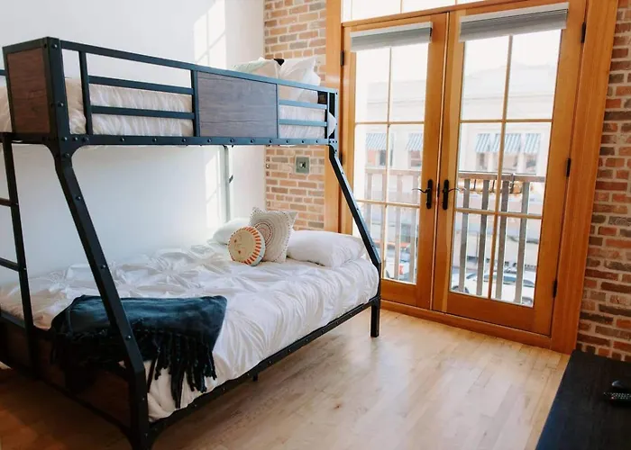 Chic 3br Industrial Loft Main St W Garage *