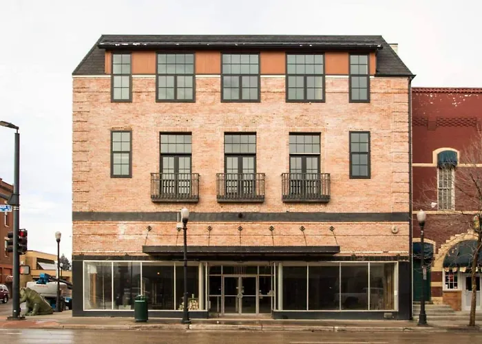 Chic 3br Industrial Loft Main St W Garage Holiday home Sheridan