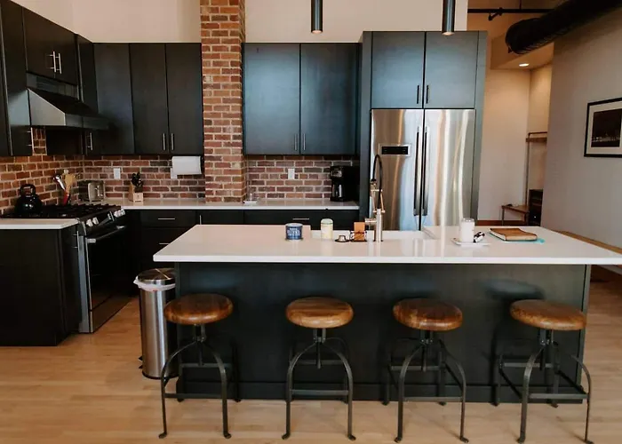 Chic 3br Industrial Loft Main St W Garage Holiday home