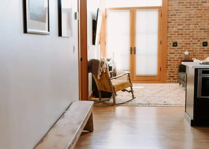 Chic 3br Industrial Loft Main St W Garage *