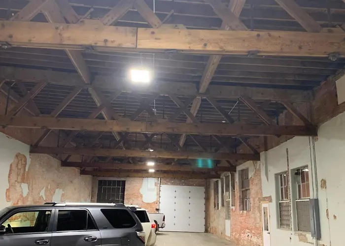 Chic 3br Industrial Loft Main St W Garage * Sheridan