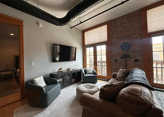 Chic 3br Industrial Loft Main St W Garage *
